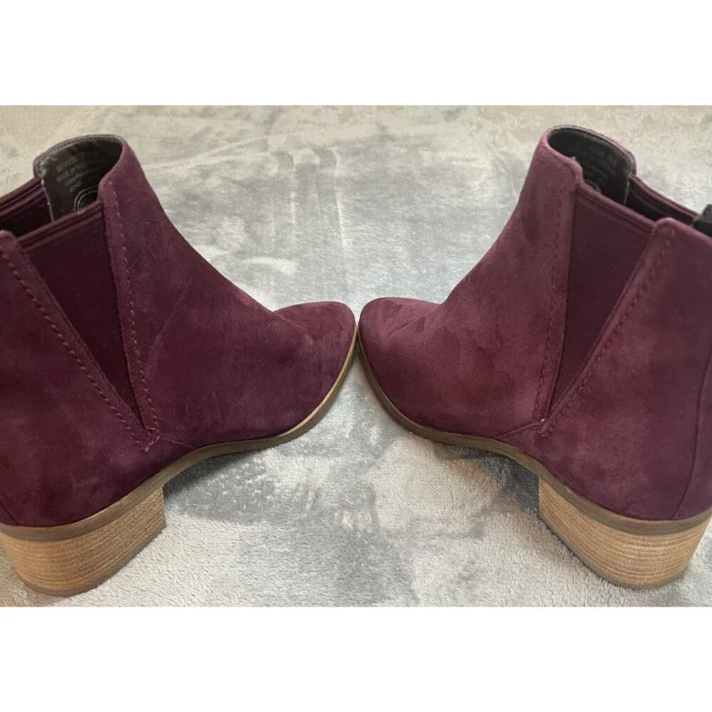 Cole Haan NWOB womens soft plum suede ankle boots 2 in. heels size 7.5B elegant